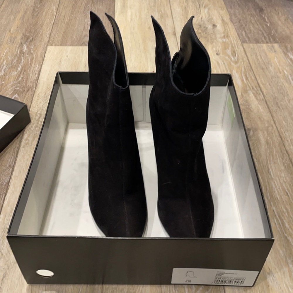 Aqua boots size 8.5